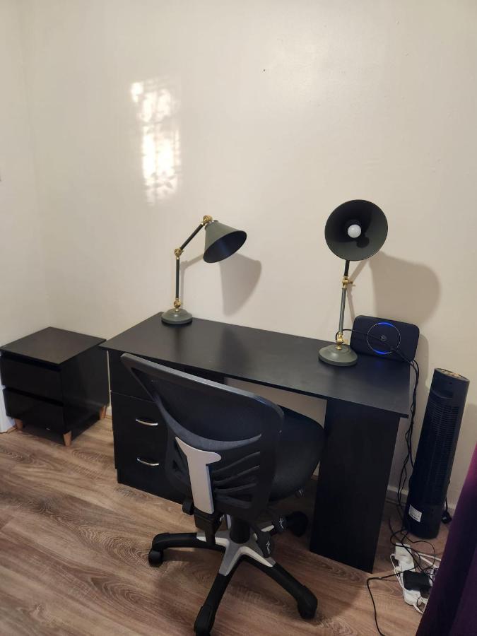 Crane Home In Dagenham With Free Wi Fi Exteriör bild